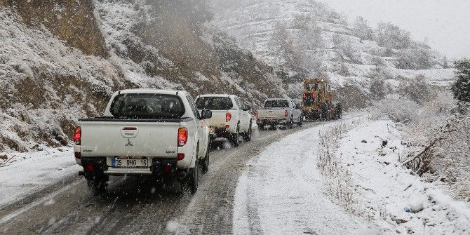 Kar Yağışına Aldırmadan Mahalleliyi Ziyaret Etti