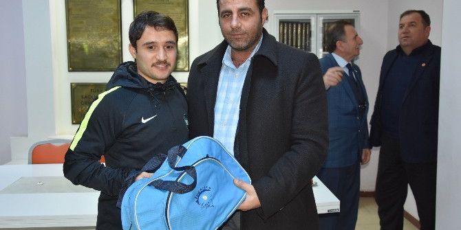 Büyükşehir Belediyesi’nden Malkara 14 Kasım Spor Kulübü Futbol Takımına Malzeme Desteği