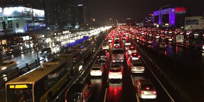 İstanbul’da Hava Muhalefeti Trafiği Durma Noktasına Getirdi