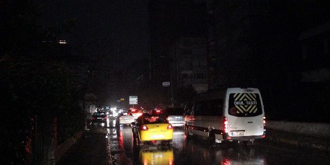 Kadıköy’de Elektrik Kesintisine Tepki