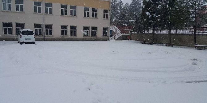 Hisarcık’ta Okullara Kar Tatili 1 Gün Daha Uzatıldı