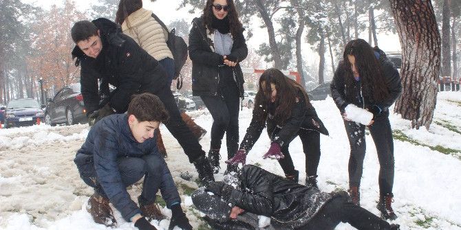 Denizli’nin Bazı İlçelerde Eğitimde Kar Tatili