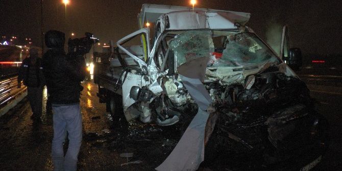 Kamyonet Tır’a Çarptı: 1 Yaralı