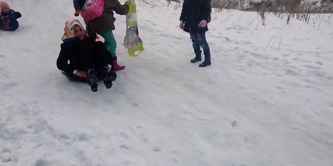 Kayarak Okula Gidiyorlar