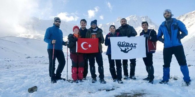 Güdat Erciyes Zirvesinde Gaziantep’in Kurtuluşunu Andı