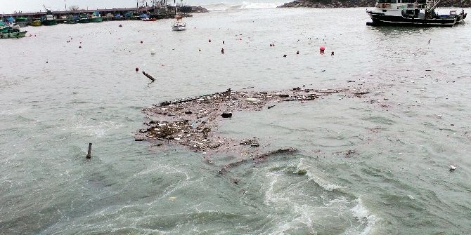 Karadeniz’de Dev Dalgalar 10 Tekneye Zarar Verdi