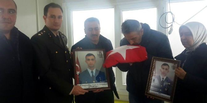 Seydişehirli Şehidin Tabutuna Sarılı Türk Bayrağı Babasına Teslim Edildi