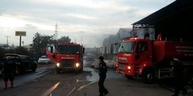 İskenderun’da Geri Dönüşüm Tesisinde Yangın