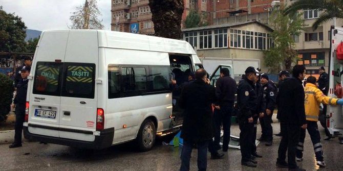 Öğrenci Servisi Ağaca Çarptı: 20 Yaralı
