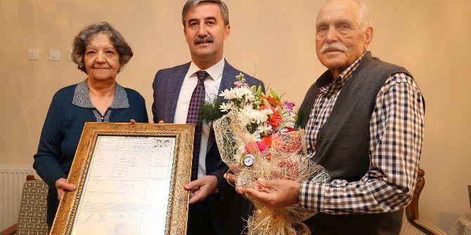 Yarım Asırlık Sevgilere Başkan Şirin’den Jest