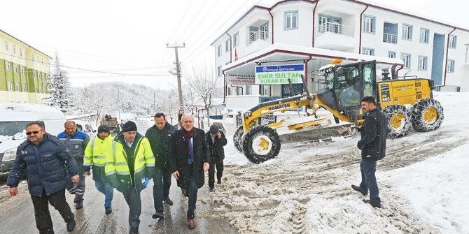 Başkan Kamil Saraçoğlu, Kar Küreme Çalışmalarını Yerinde İnceledi