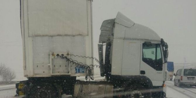 Nevşehir Acıgöl Yolunda Tır’lar Zor Anlar Yaşıyor