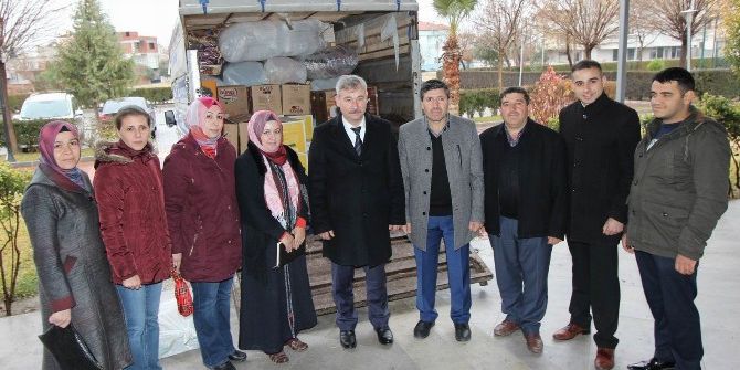 Saruhanlı’dan Halep’e 5 Kamyon Yardım