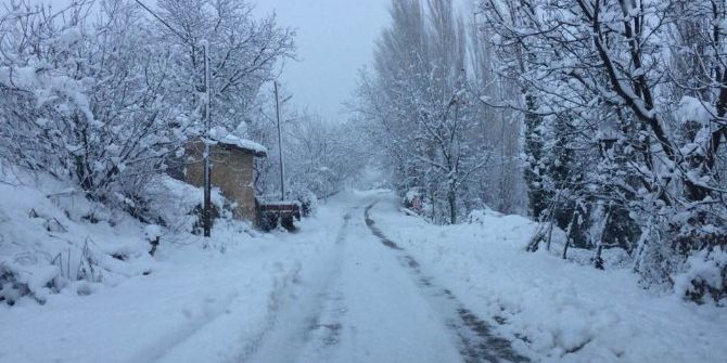 Bayırköy Belde Belediyesi Kar Engellerini Kaldırıyor