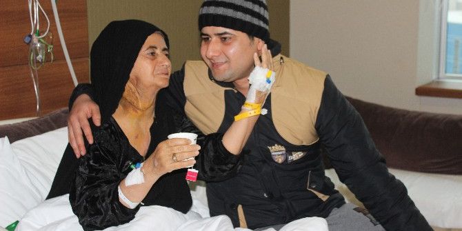 30 Yıl Boyunca Boynunda 1 Kilo Tömör İle Yaşadı