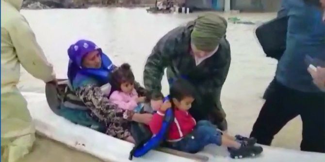 Tarsuslu Avcılar Kanolar İle Selzedelerin Yardımına Koştu