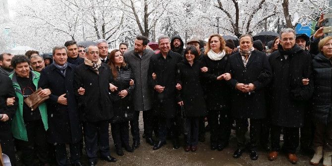 Chp’li Vekillerden Anayasa Değişiklik Teklifine Protesto