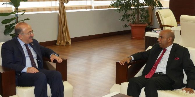 Başkan Gümrükçüoğlu, Sri Lanka’nın Ankara Büyükelçisi Amza’yı Makamında Kabul Etti