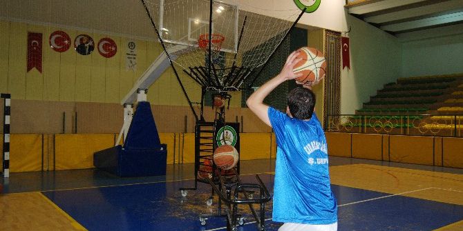 Nba’da Gördüklerini Hurda Ve Atık Malzeme İle Yaptılar
