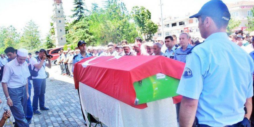 Demokrasi Şehidi Toprağa Verildi