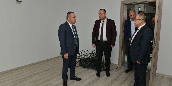 Başkan Böcek: “Muhtar Evleri 10 Güne Hazır”