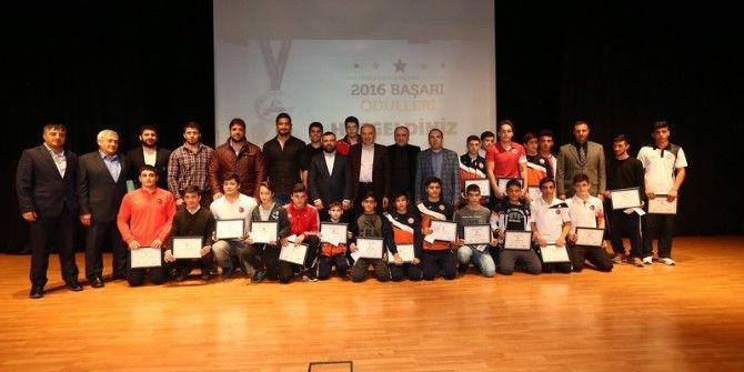 Ata Sporu Güreşin Yıldızlarına Ödül Yağdı