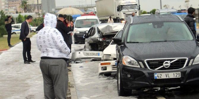 Antalya’da Zincirleme Trafik Kazası