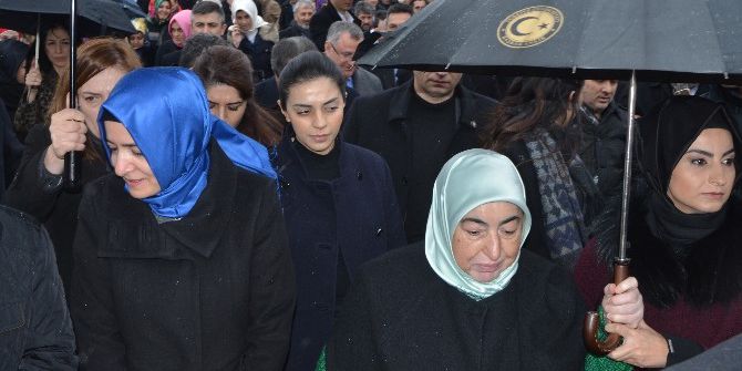 İstanbul’dan Halep’e 221 Yardım Tırı Yola Çıktı