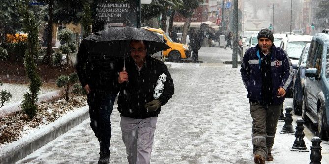 Nevşehir’de Beklenen Kar Yağışı Başladı