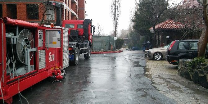 Eyüp’te Lüks Villaları Su Bastı, Site Sakinleri Belediyeye İsyan Etti