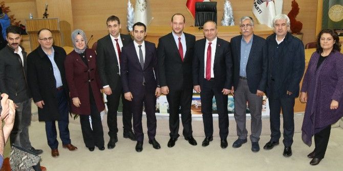 Akhisarlı Ak Gençler Milli Şairi Andı