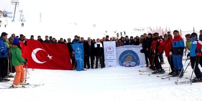 Kyk’lı Öğrenciler Kayak Tesisinde Stres Attı