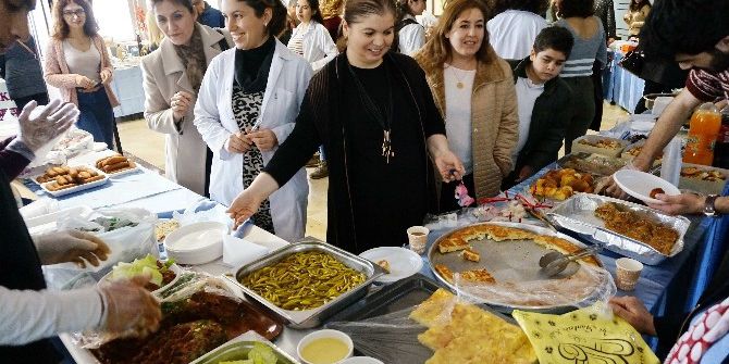 Tıp Fakültesi Öğrencileri Yararına Kermes