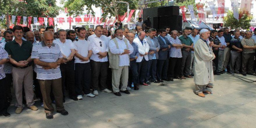 Elazığ’da Darbe Şehitleri İçin Gıyabi Cenaze Namazı Kılındı