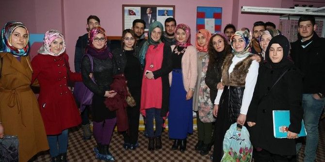 Üniversiteli Gençler Minik Yüreklere Dokundular