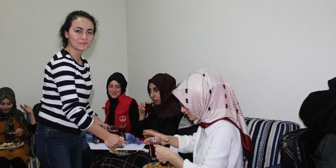 Trabzon’da Gençler Çaya Geliyor