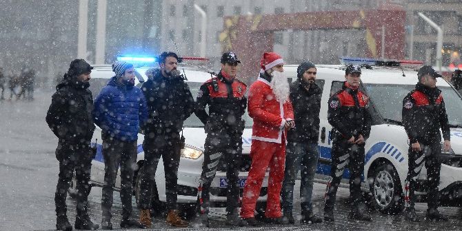 Yılbaşında Taksim’de “Noel Baba” Kıyafetli Güven Timleri Görev Yapacak