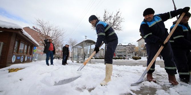 Merkezefendi’de Karla Mücadele Çalışmaları Sürüyor