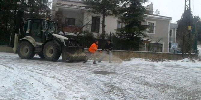 Süleymanpaşa Belediyesi’nin Kar Ve Buzlanma Mücadelesi Devam Ediyor