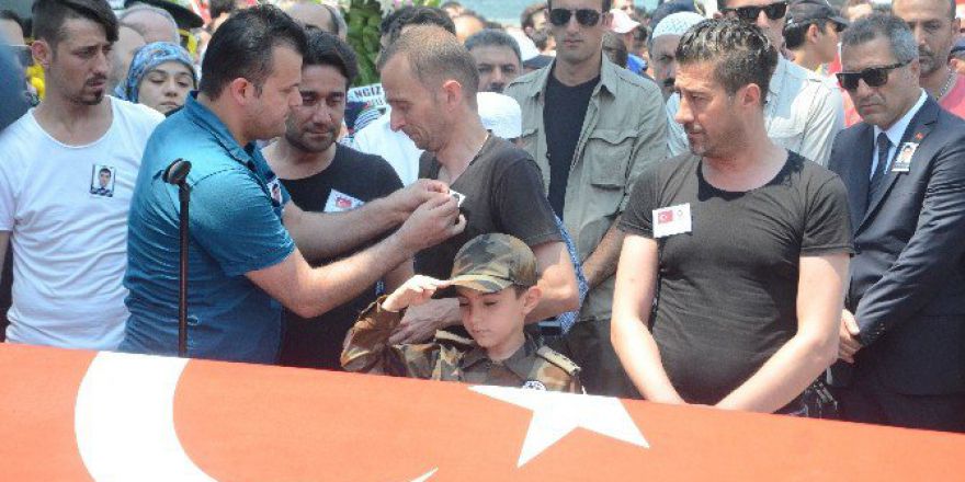 Küçük Alperen Şehit Babasını Asker Selamıyla Uğurladı