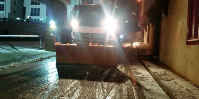 Kartal Belediyesi Karla Mücadele Ekipleri Çalışmalarını Aralıksız Sürdürüyor