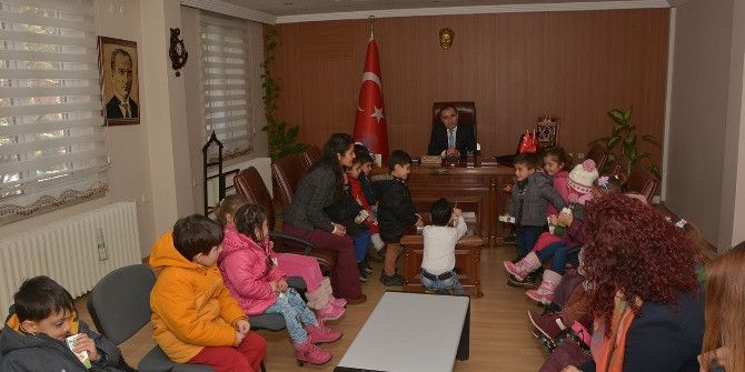 Minik Öğrencilerden Yeni Yıl Ziyaretleri