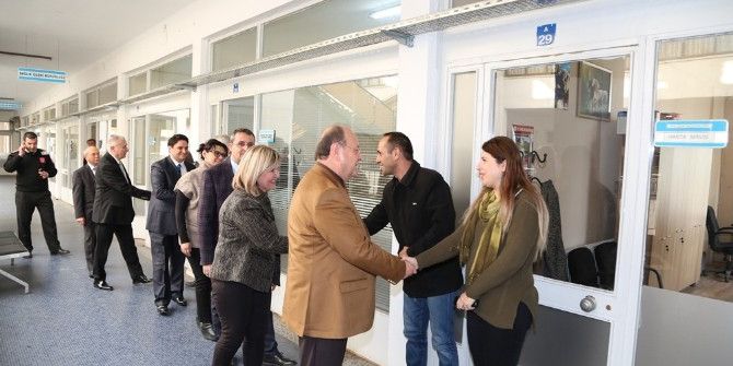 Başkan Özakcan Personelinin Yeni Yılını Kutladı
