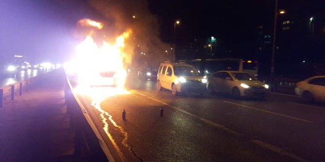 E-5’te Seyir Halindeki Minibüs Cayır Cayır Yandı