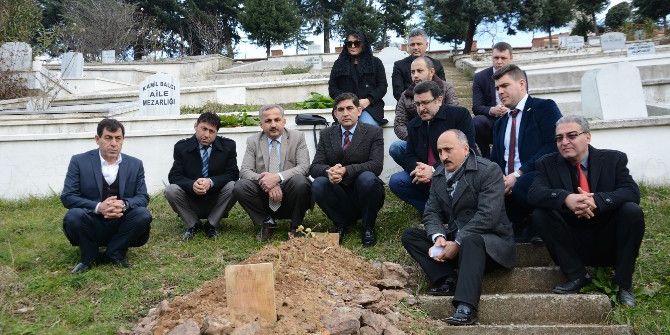 Görevinin İlk Gününde Eski Başkanın Mezarını Ziyaret Etti