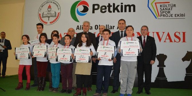 Aliağa’da “Satranç Turnuvası” Düzenlendi