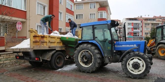 Edirne Belediyesi Ekipleri Tuzlama Çalışmalarına Başladı