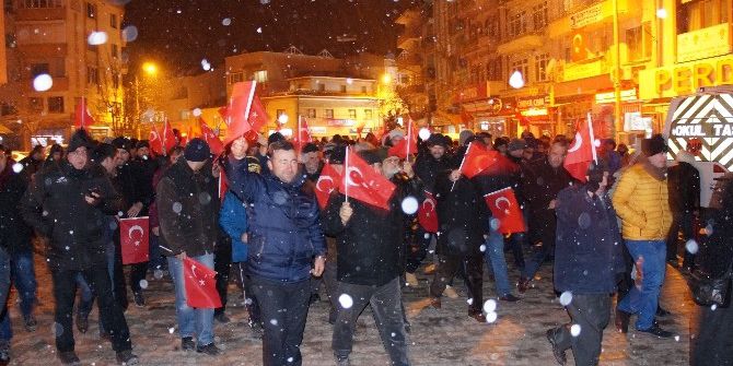 Lapseki’de Kar Yağışı Altında Şehitler İçin Yürüdüler