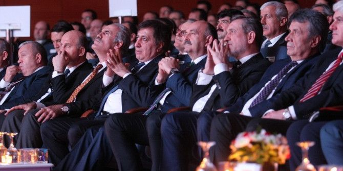 Bakan Müezzinoğlu Bursa’da Ekonomiye Değer Katanlar Ödül Törenine Katıldı