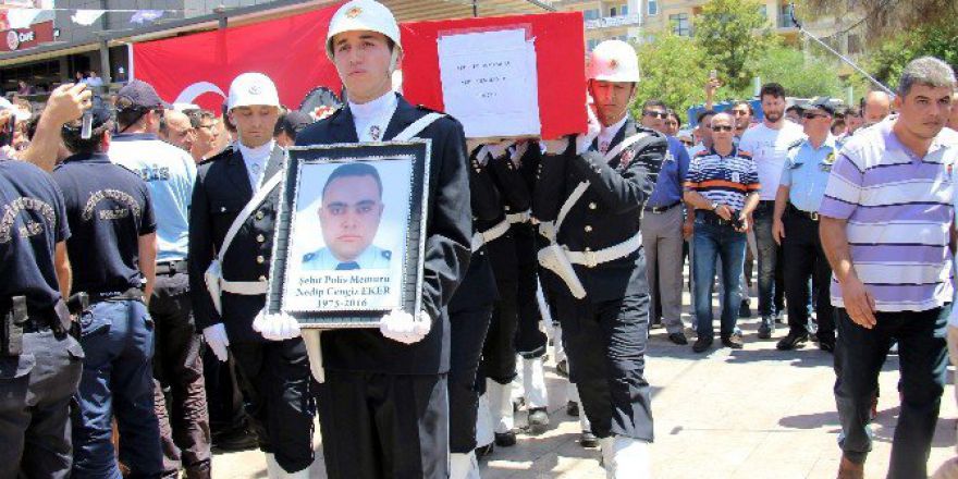 Cumhurbaşkanın Kaldığı Otele Yönelik Saldırıda Şehit Olan Polis Toprağa Verildi